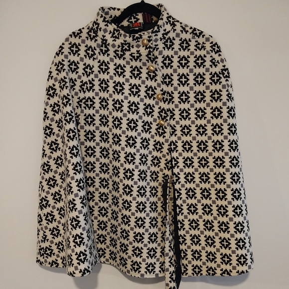 Welsh Woollens Jackets & Blazers - Welsh Woollens Vintage Black & Cream Pattern 100% Wool Snap Closure Cape